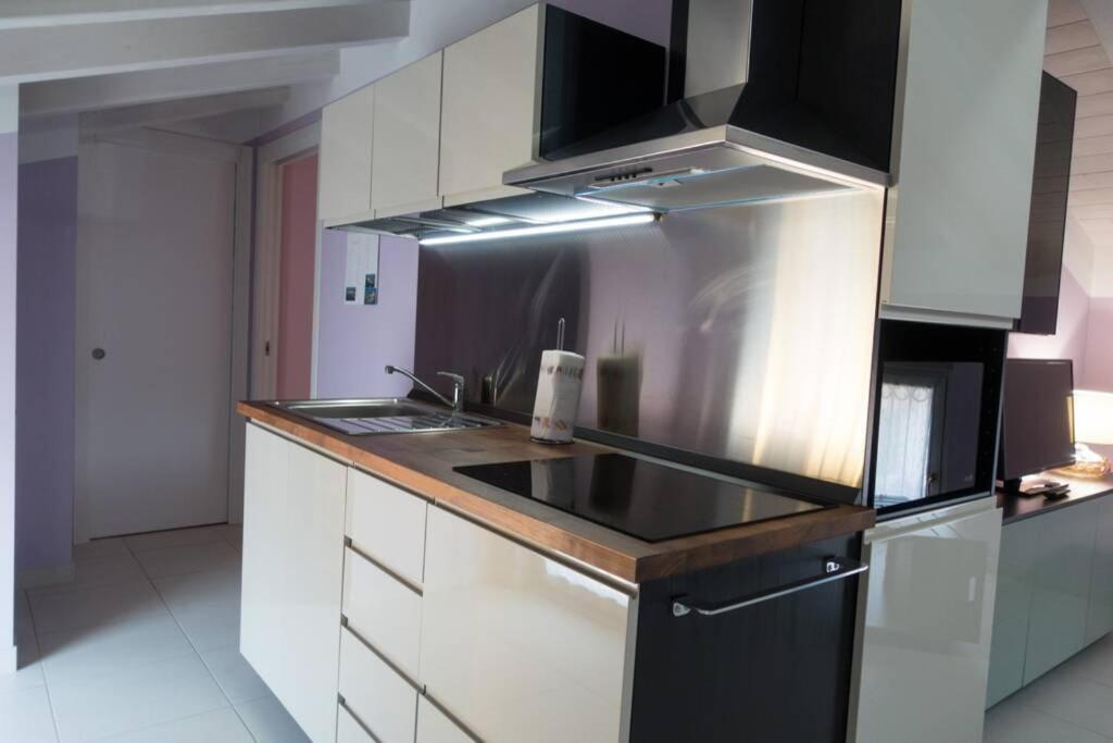 Apartment Viole, Cozy Attic Set In The Old Town Next To The Lake Arona Extérieur photo