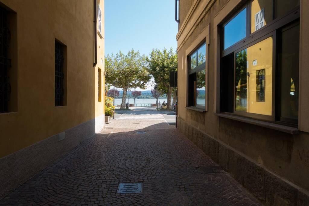 Apartment Viole, Cozy Attic Set In The Old Town Next To The Lake Arona Extérieur photo